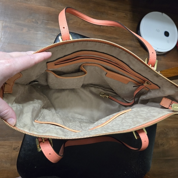 Michael Kors Charlotte Large Tote Handbag Coral Salmon - Picture 7 of 9